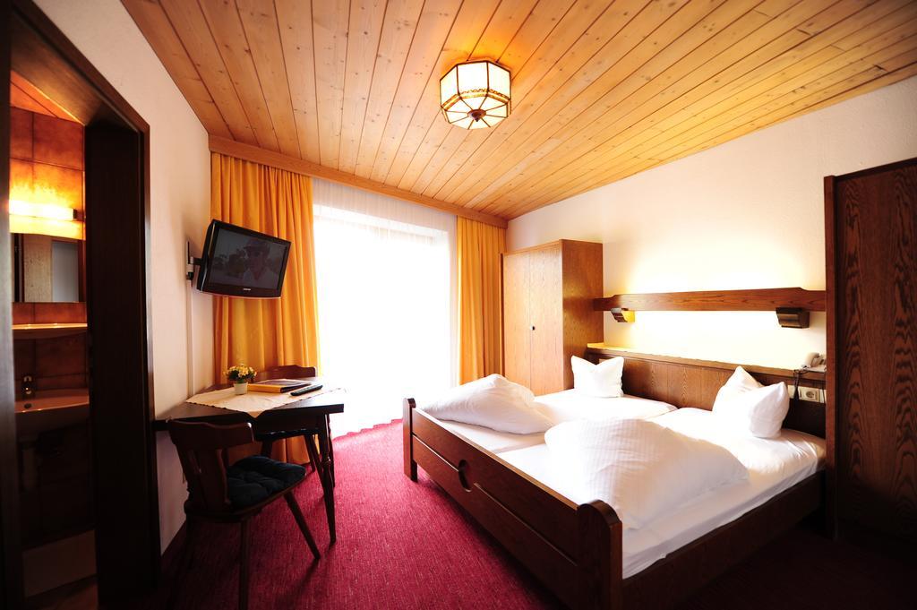 Hotel Garni Lamm Nauders Room photo